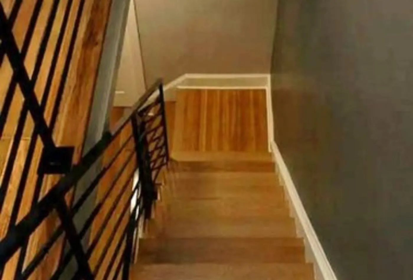New stair with steel balustrade